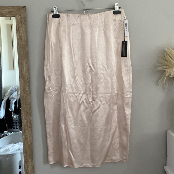 Aritzia Babaton skirt - Picture 2 of 4